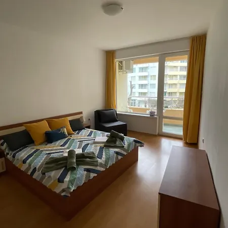 Yassen - Apartma S Vyhledem Na Bazen * 阳光海滩
